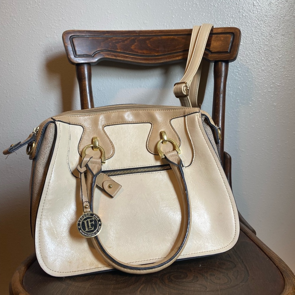 London Fog Cream Leather Purse